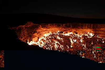 ist2_10087579-fire-early-dawn-over-the-darvaza-gas-crater-turkmenistan.jpg